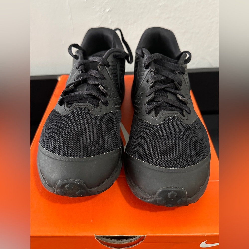 Nike Star Runner 2 (GS) Sz 3.5Y Black. Pre-owned (Fits women sz 5.5)